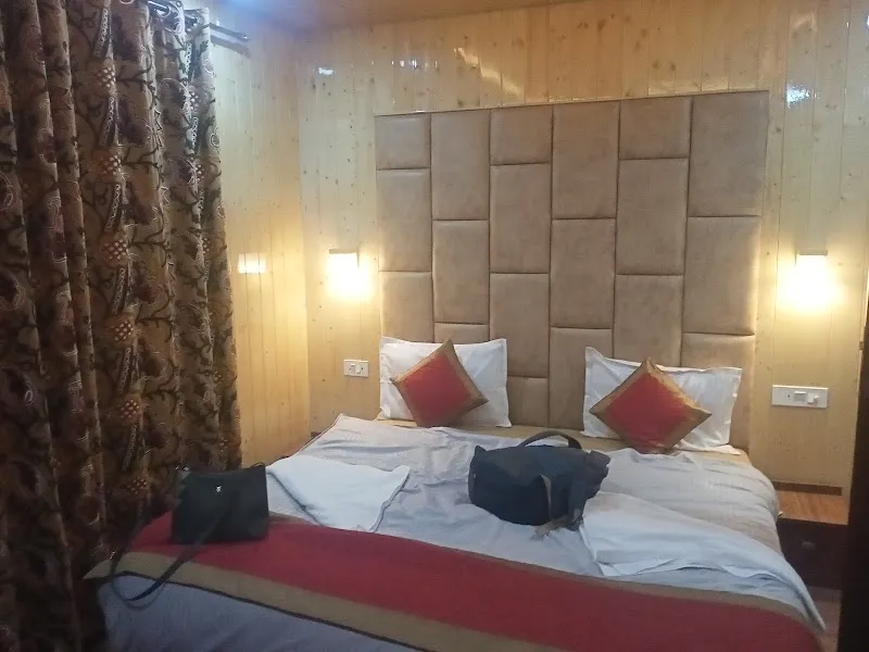 Mudasir home stay pahalgam