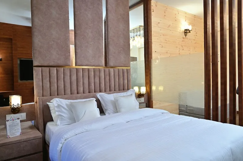 The Luxury Stays by Glambirds
