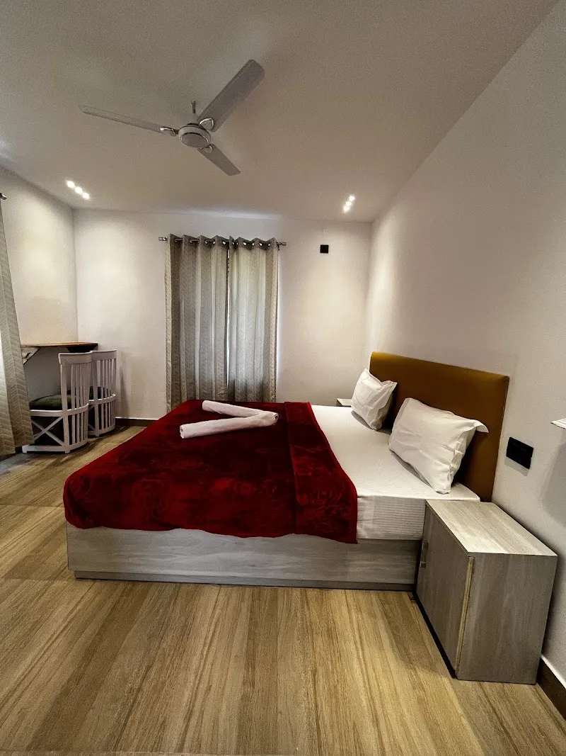 White House Homestay