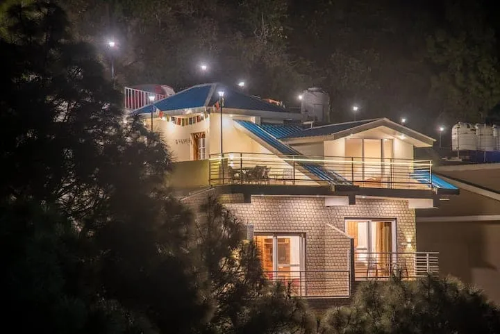 Lake View Kasauli Cottage