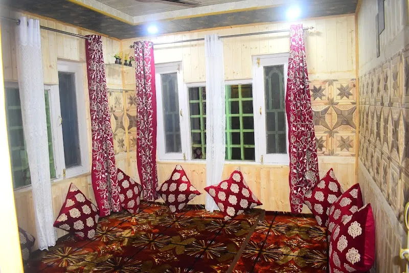 Mushtaq Home Stay Uroosa
