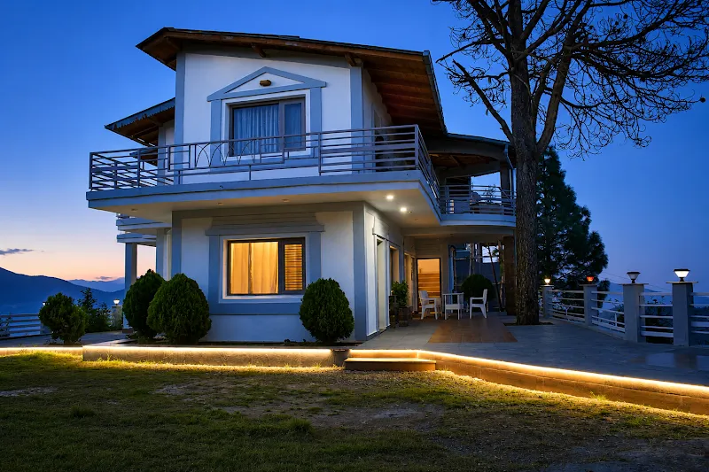 The Pine Villa, Mukteshwar, Uttrakhand (4BHK best Homestay with Cook & Wifi)