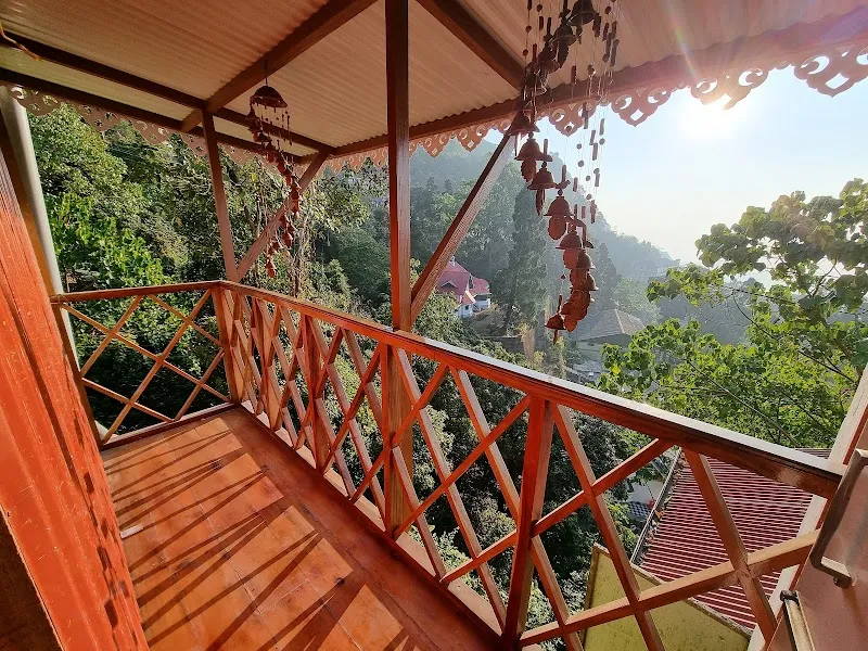 Hill & High Cafe & Homestay