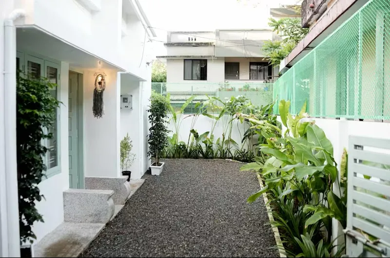 'The Hide' by Bros Before Homes (Boutique Home Stays)
