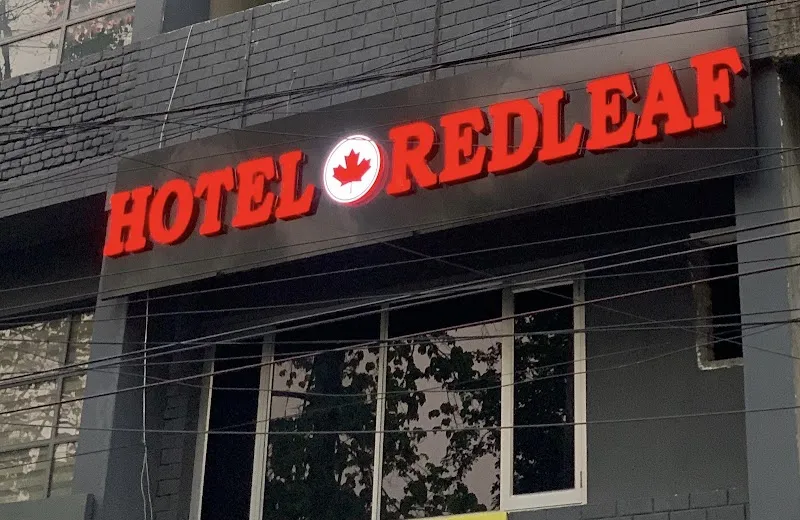 HOTEL RED LEAF