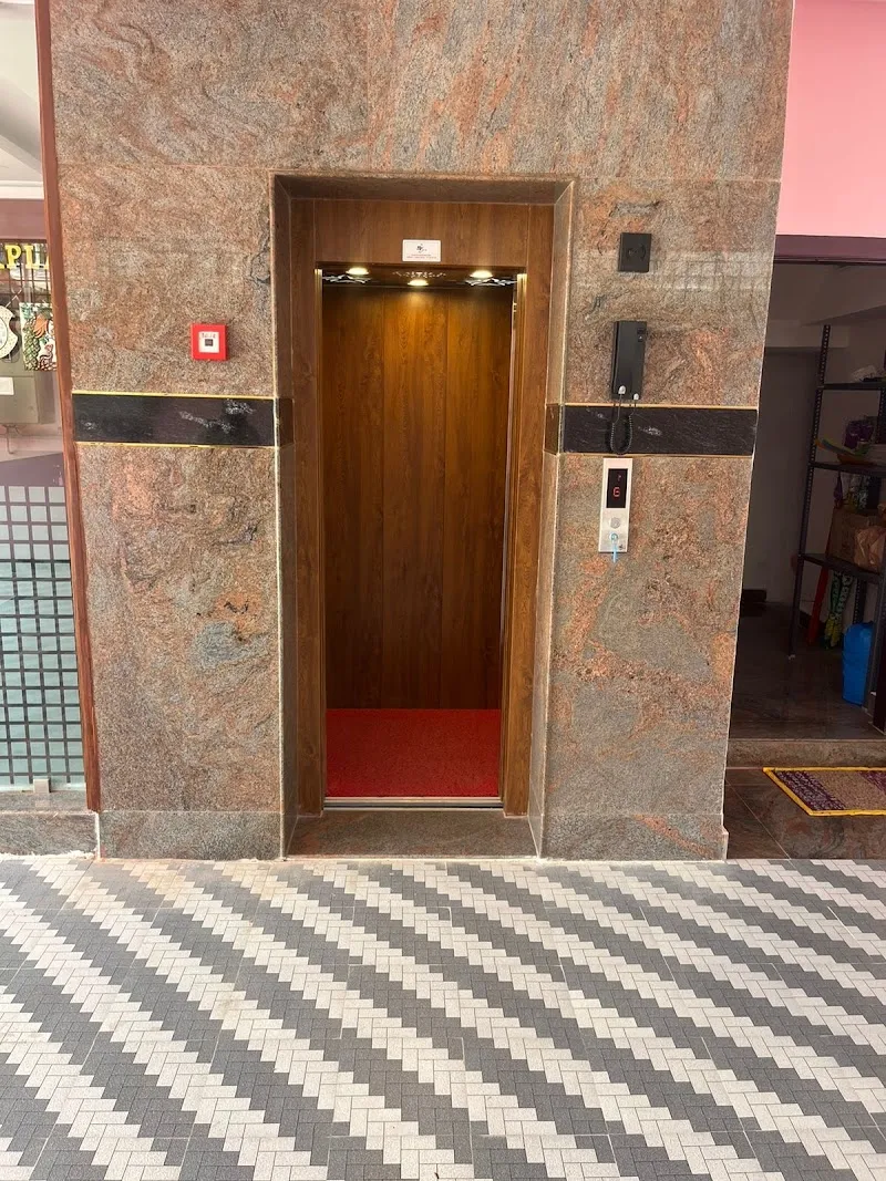 RR PLAZA