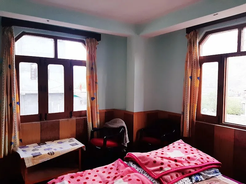 Tenzin homestay ( Delek )