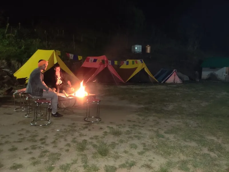 Fogg hill Resort Parashar lake
