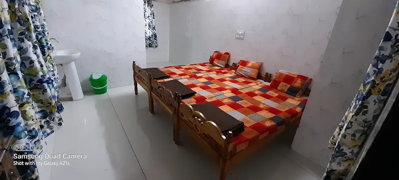 Giriraj Guest House