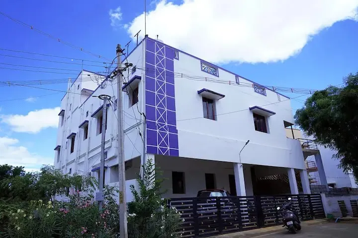 WHITEHOUSE - HOMESTAY