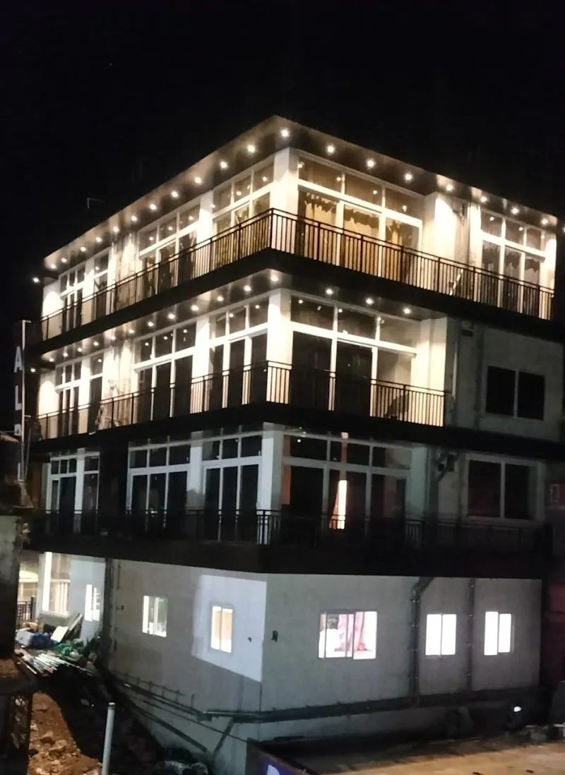 MANI'S HOME STAY