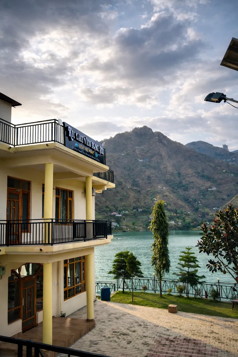 Kol lake view homestay