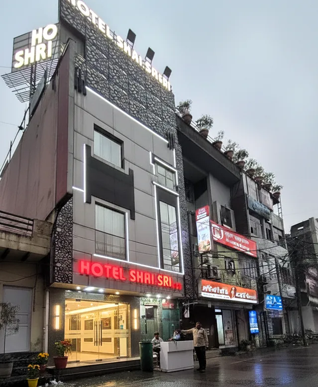 Hotel Shri Sai Deluxe - 1 Min from Adarsh Nagar Metro I Couple, Business and Family Friendly I Budget Hotel In Adarsh Nagar
