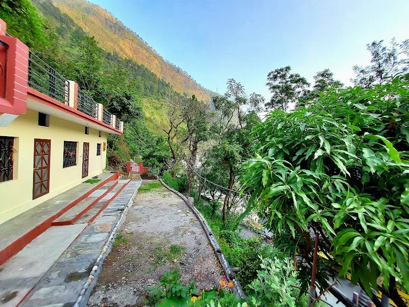 Phulari House - Heart in Hills