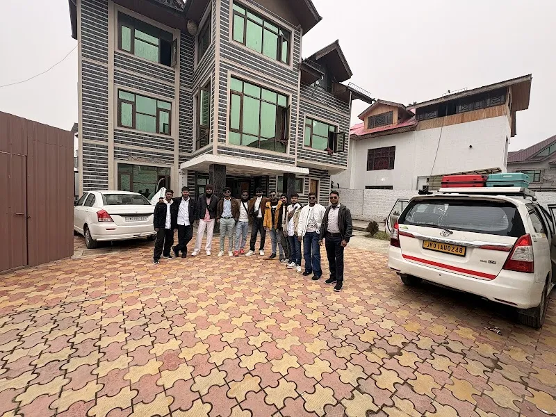 THE LIGHT HOUSE STAY (4 Star Facilities)