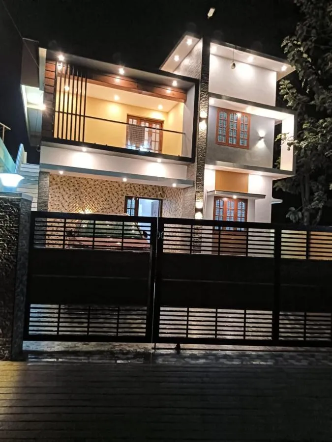 Hollies Villa