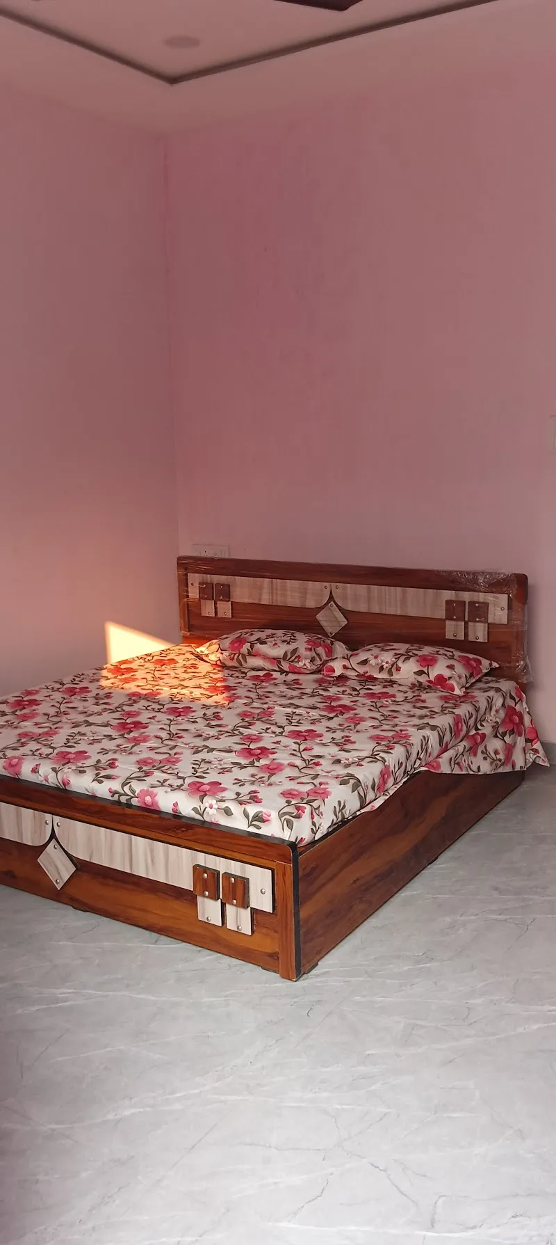 The Royal HomeStay Resort