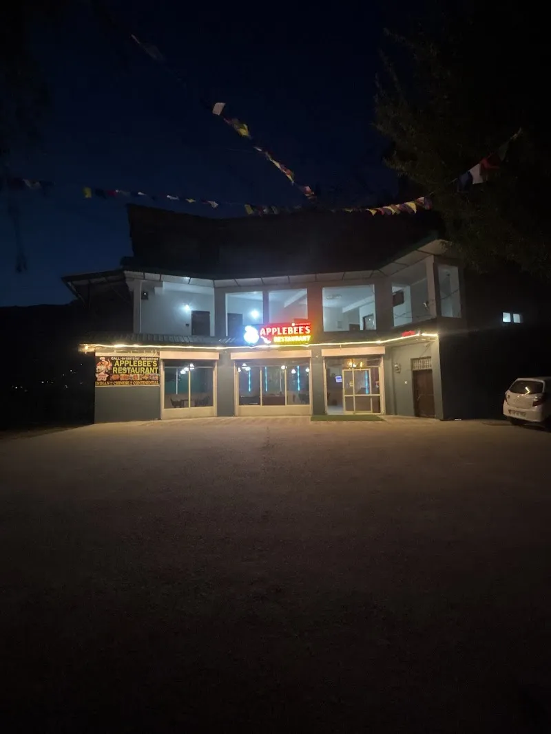 Applebee’s Homestay and food
