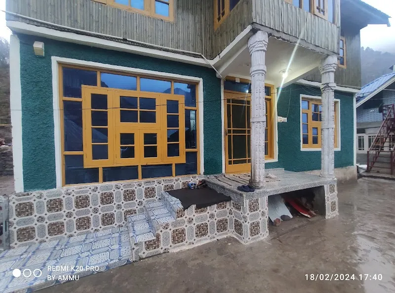 Sajad Home Stay Uroosa
