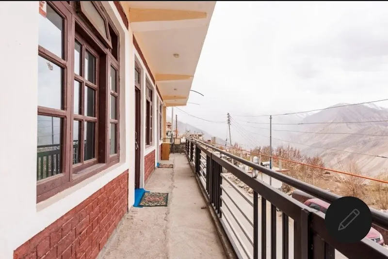 Zurkhang Home Stay Nako