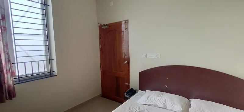 VT Rooms, Usilampatti