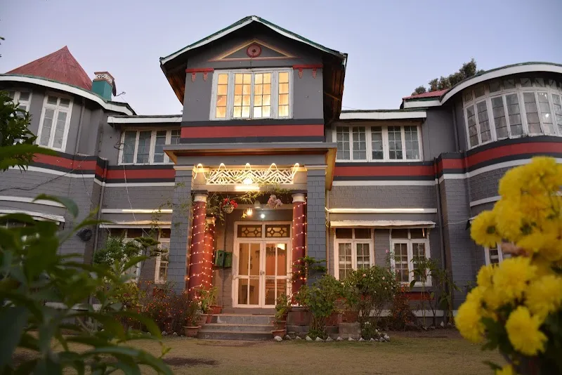 SOLAN RETREAT -Villa with Garden and Parking