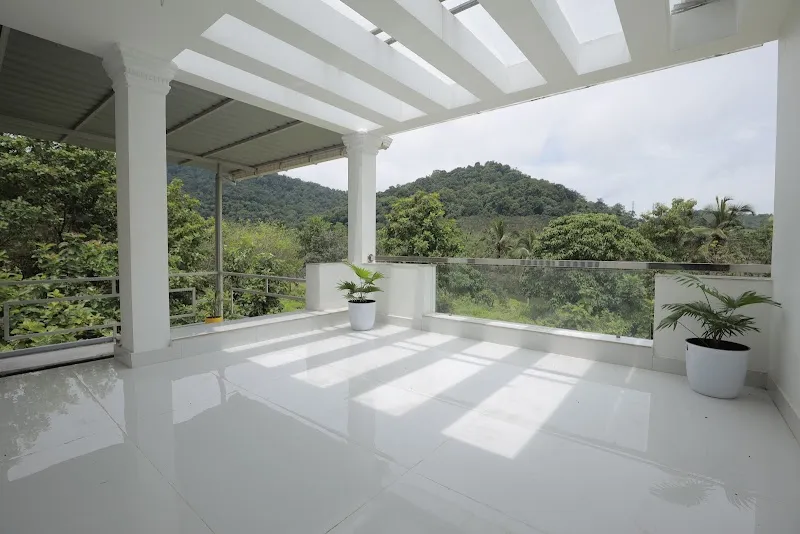 Lake N Hill Home Stay
