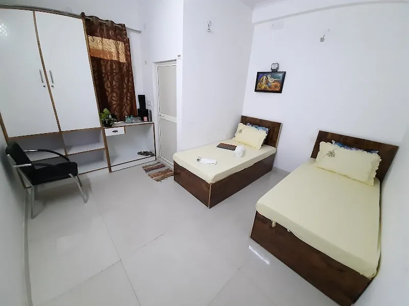 Parth’s Home Boys PG | Luxury PG in Yamuna Vihar