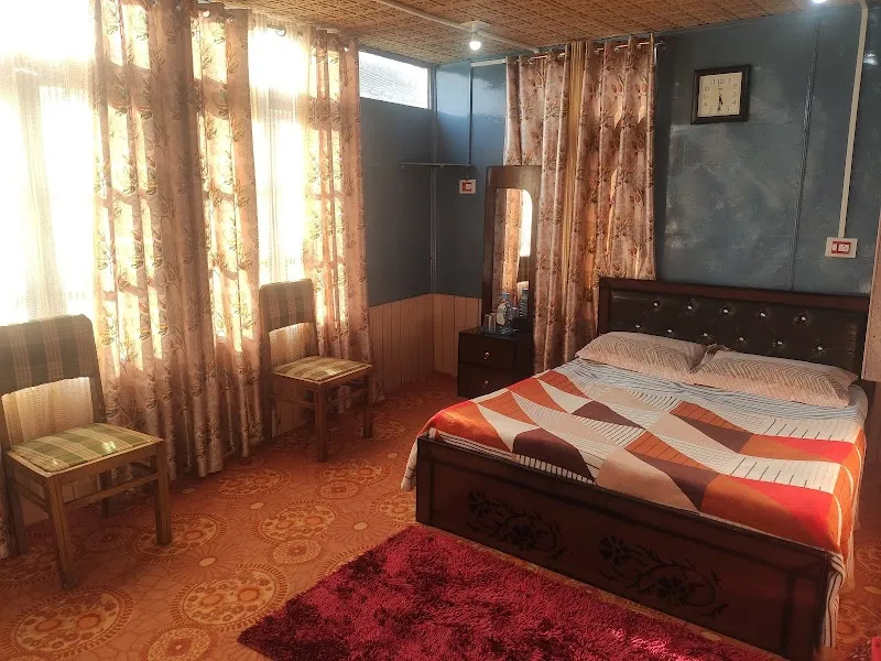 LakeSide Homestay | Srinagar