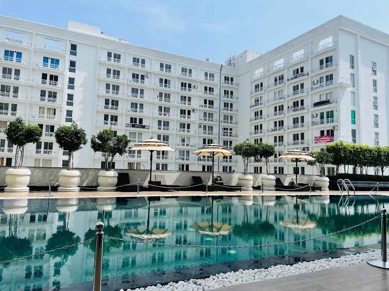Hotel maple tree