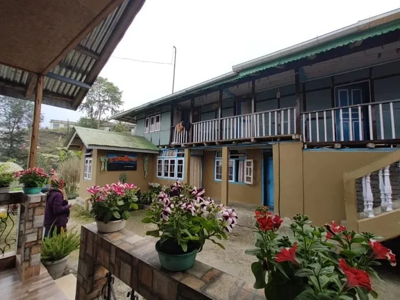 Kanchenjunga view farmstay Yakten.