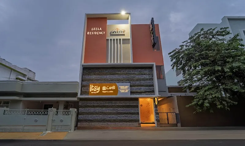 Itsy Hotels Everest Leela Residency