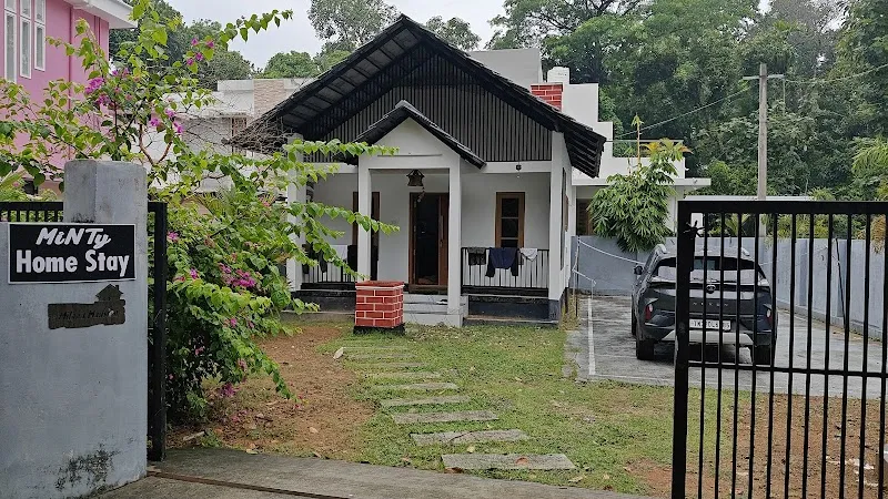 MINTY HomeStay - A private villa Near Sambranikodi