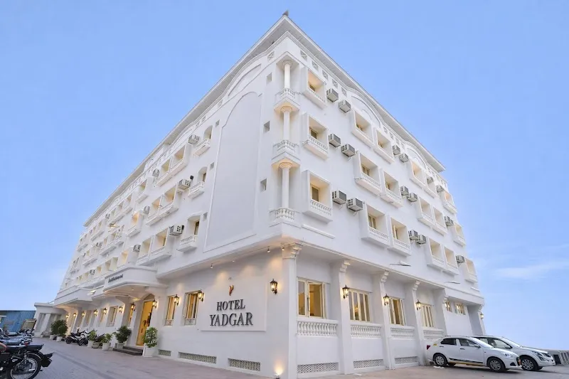 Yadgar Hotel - Near Railway Station